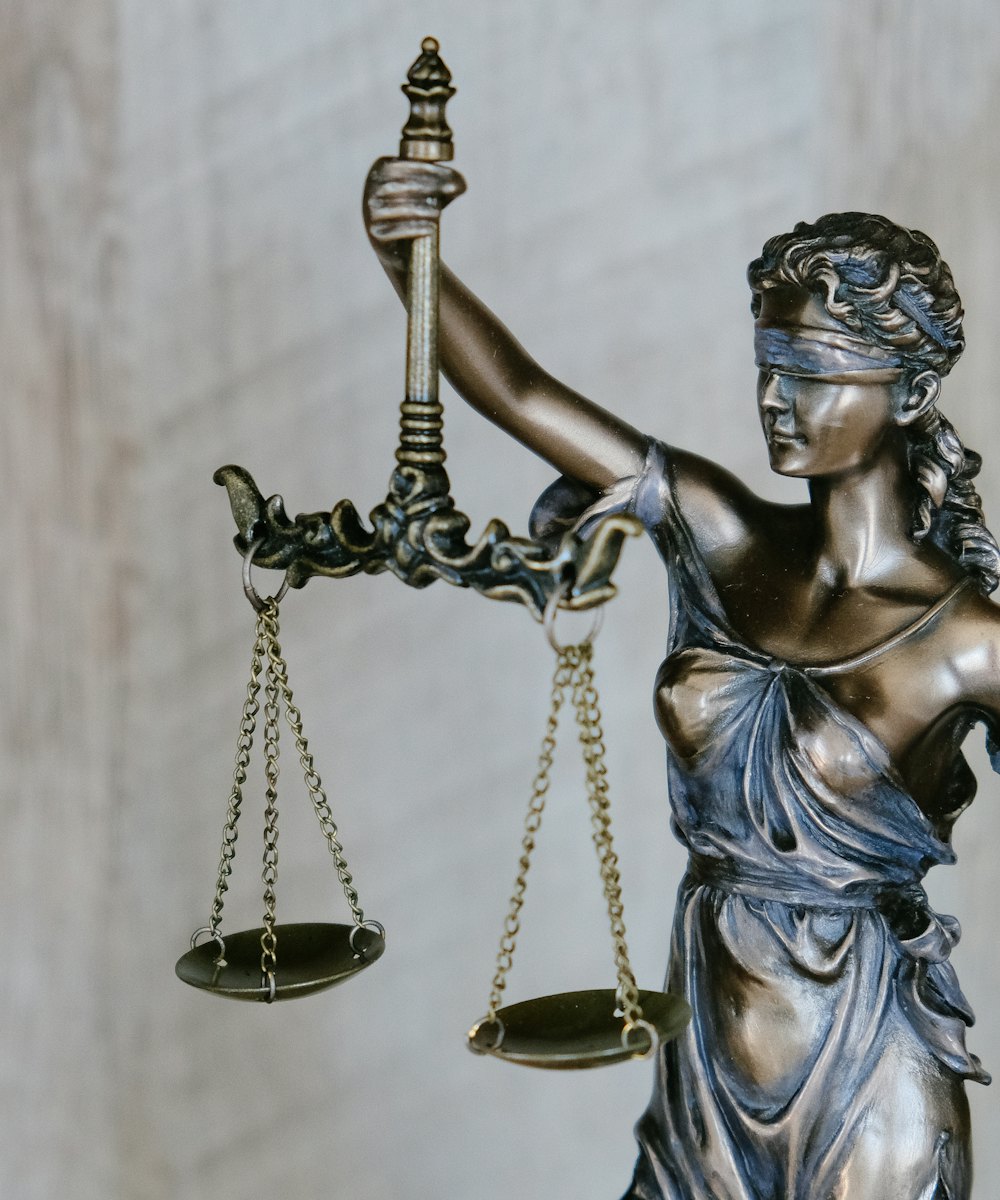 تمثال العدالة رمز النزاهة والإنصاف